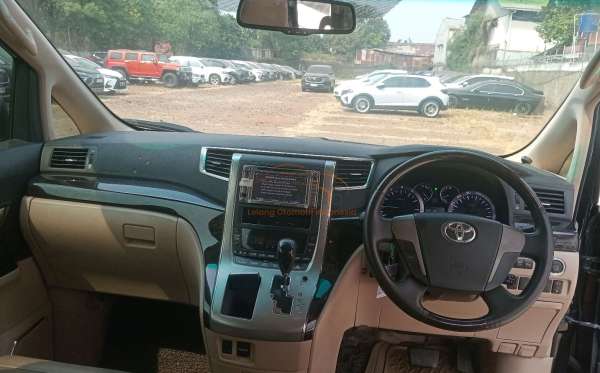 TOYOTA ALPHARD 2.4