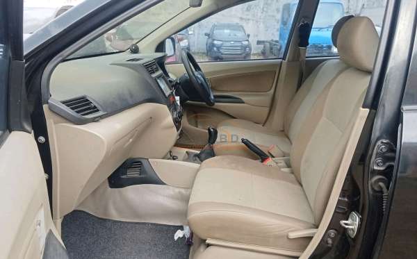 TOYOTA AVANZA