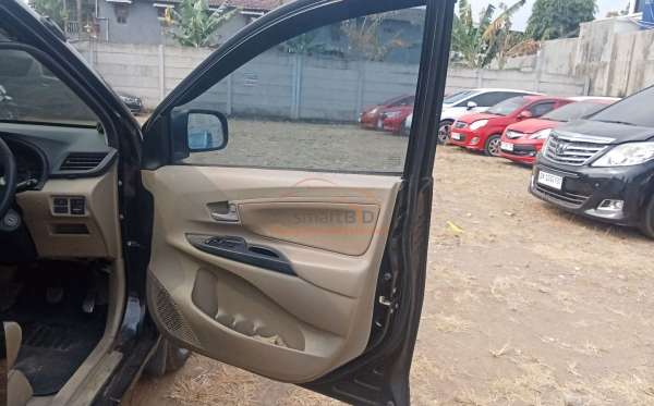 TOYOTA AVANZA