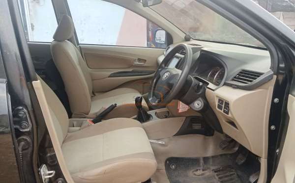 TOYOTA AVANZA