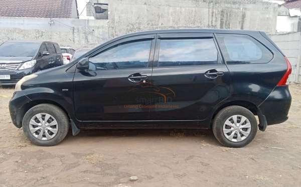 TOYOTA AVANZA