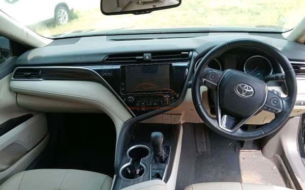 TOYOTA CAMRY V
