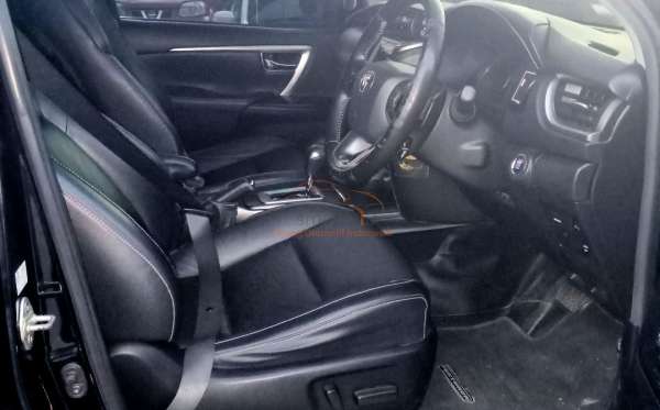 TOYOTA FORTUNER 2.4 VRZ