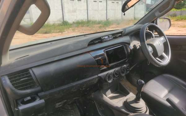 TOYOTA  HILUX  PICK UP