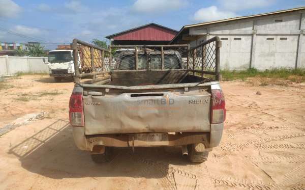 TOYOTA  HILUX  PICK UP