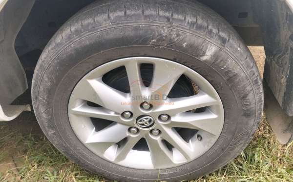 TOYOTA INNOVA