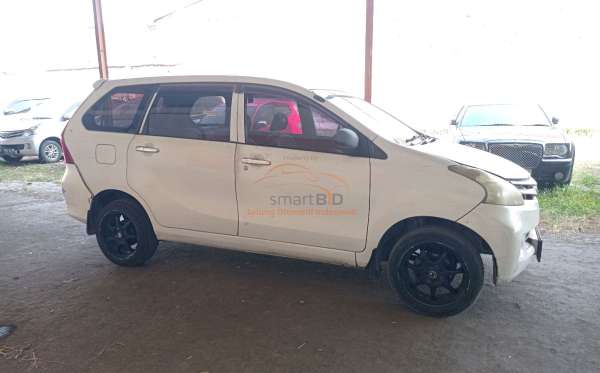 DAIHATSU  XENIA