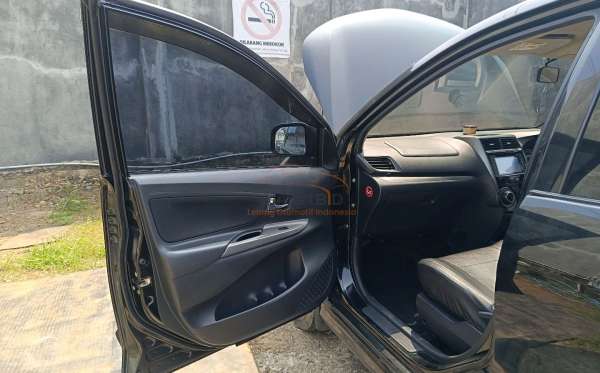 TOYOTA  AVANZA  VELOZ