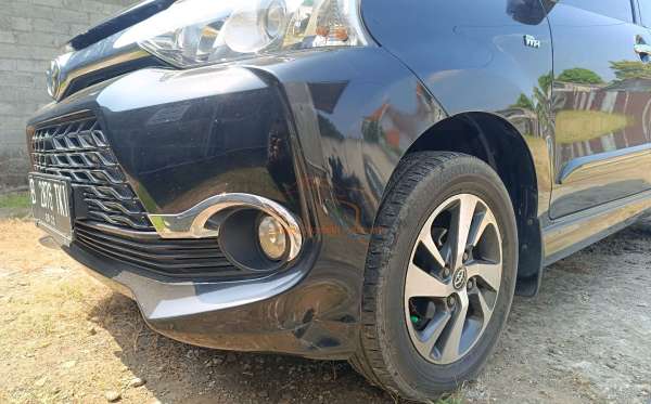 TOYOTA  AVANZA  VELOZ
