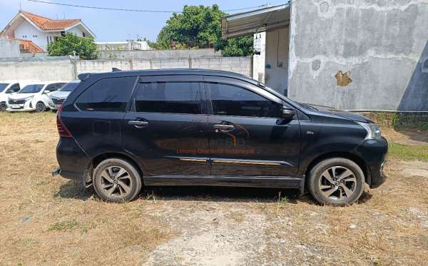 TOYOTA  AVANZA  VELOZ