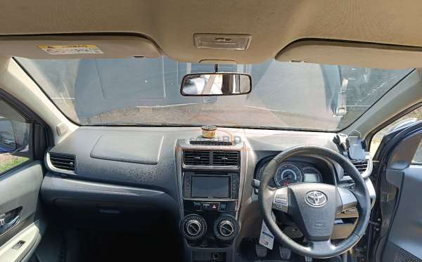 TOYOTA  AVANZA  VELOZ