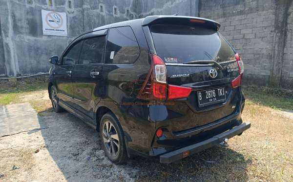 TOYOTA  AVANZA  VELOZ