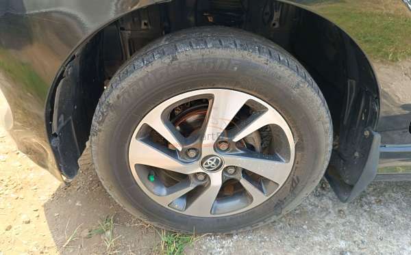 TOYOTA  AVANZA  VELOZ