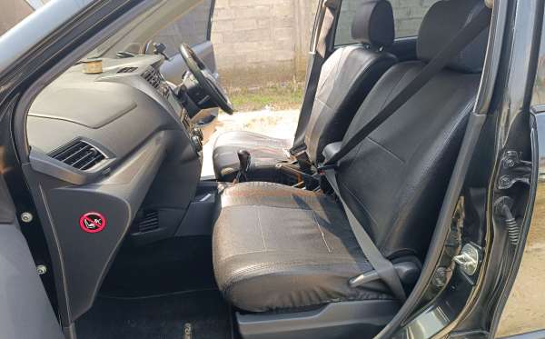 TOYOTA  AVANZA  VELOZ