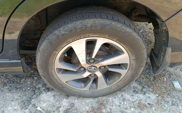 TOYOTA  AVANZA  VELOZ