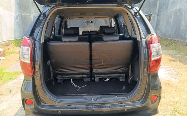TOYOTA  AVANZA  VELOZ