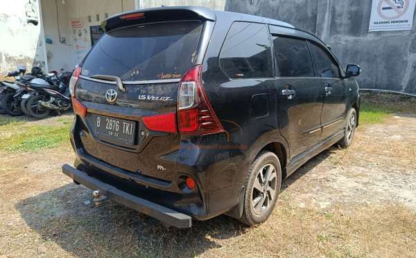 TOYOTA  AVANZA  VELOZ