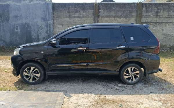 TOYOTA  AVANZA  VELOZ
