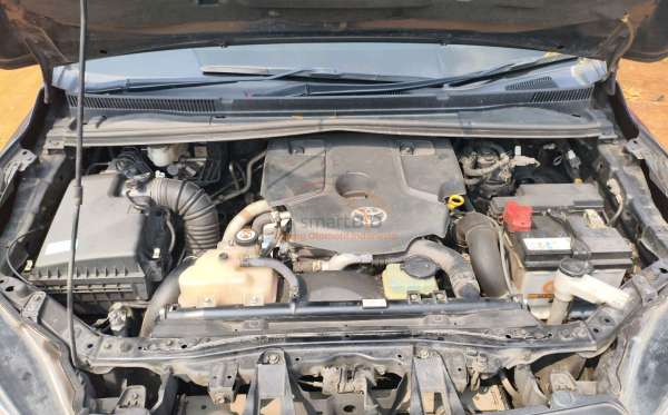 TOYOTA INNOVA 2.4 G