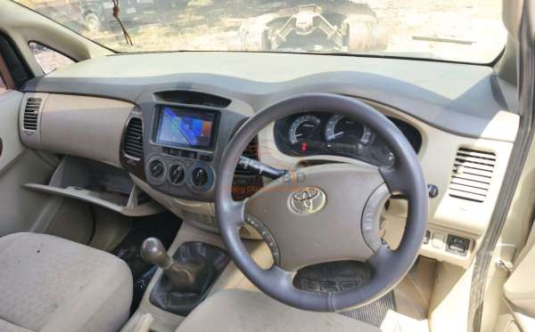 TOYOTA INNOVA G