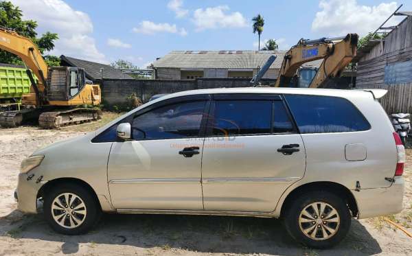 TOYOTA INNOVA G
