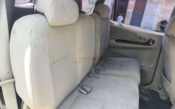 TOYOTA INNOVA G