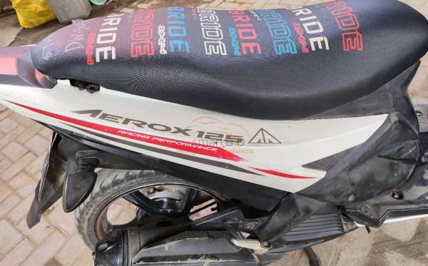 YAMAHA  AEROX 125