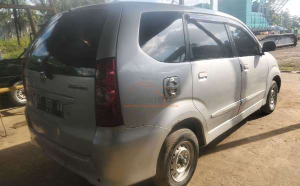 DAIHATSU XENIA