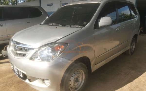 DAIHATSU XENIA