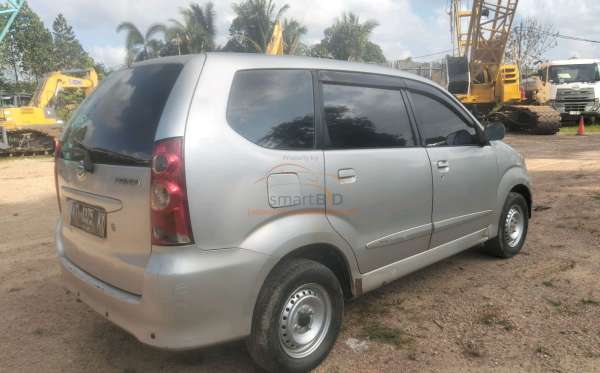 DAIHATSU XENIA