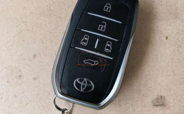TOYOTA ALPHARD 2.5 G