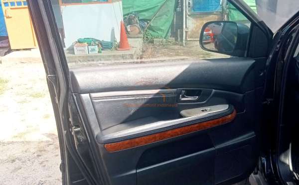 TOYOTA HARRIER 3.0