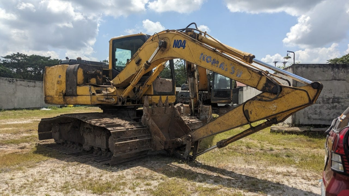 KOMATSU EXCAVATOR