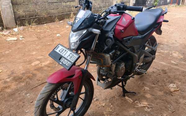 HONDA CB 150 R