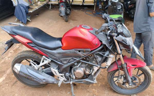 HONDA CB 150 R