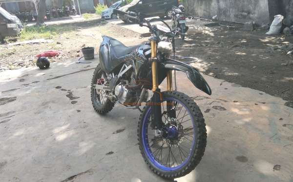 KAWASAKI KLX 150