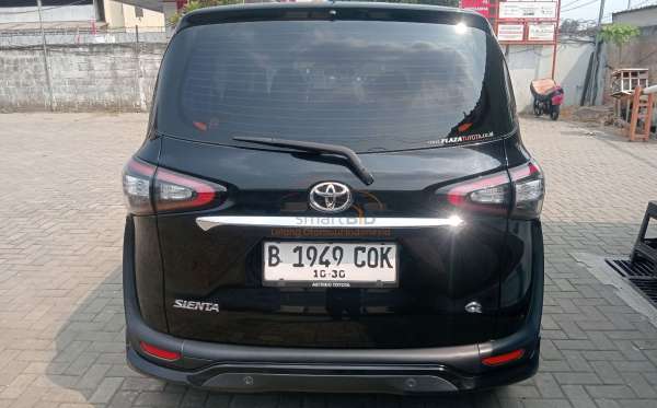 TOYOTA SIENTA 1.5 Q