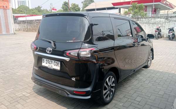 TOYOTA SIENTA 1.5 Q