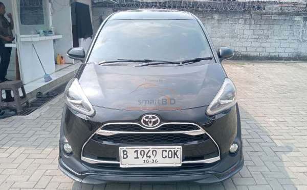 TOYOTA SIENTA 1.5 Q