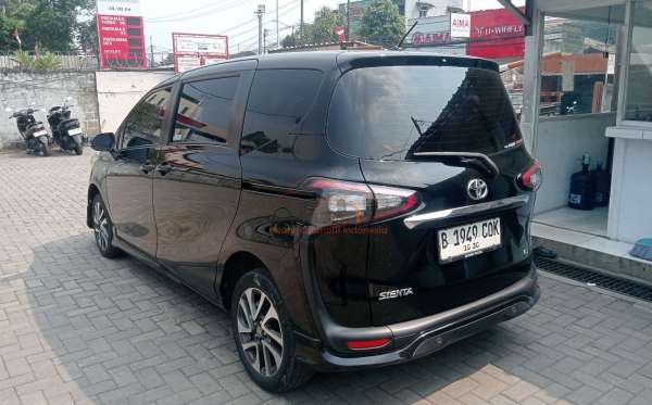 TOYOTA SIENTA 1.5 Q