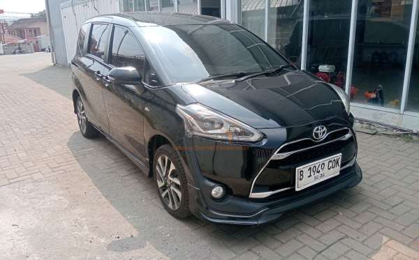 TOYOTA SIENTA 1.5 Q
