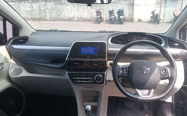 TOYOTA SIENTA 1.5 Q