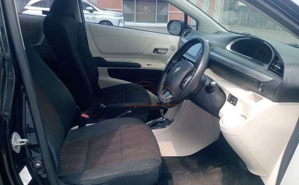 TOYOTA SIENTA 1.5 Q
