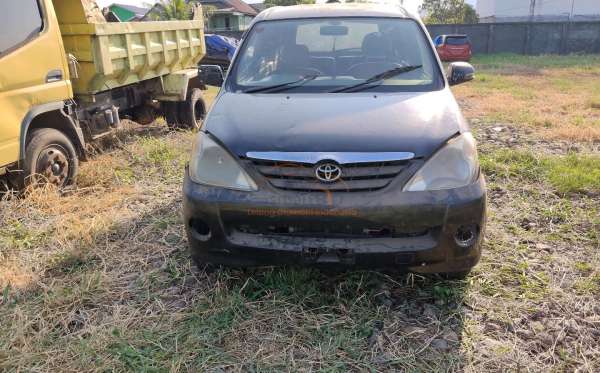 TOYOTA AVANZA