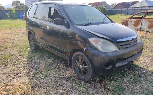 TOYOTA AVANZA