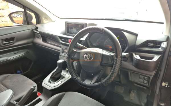 TOYOTA  AVANZA  1.3 E