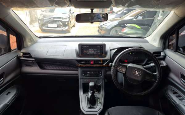 TOYOTA  AVANZA  1.3 E
