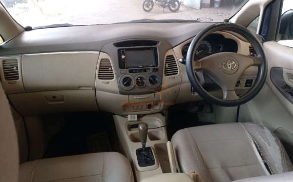 TOYOTA INNOVA G