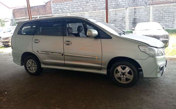 TOYOTA INNOVA G