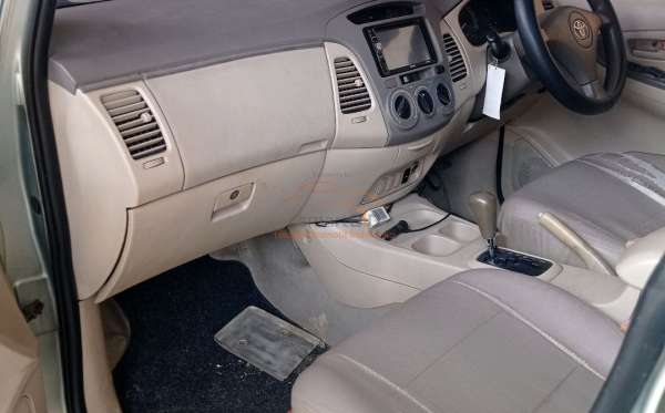 TOYOTA INNOVA G